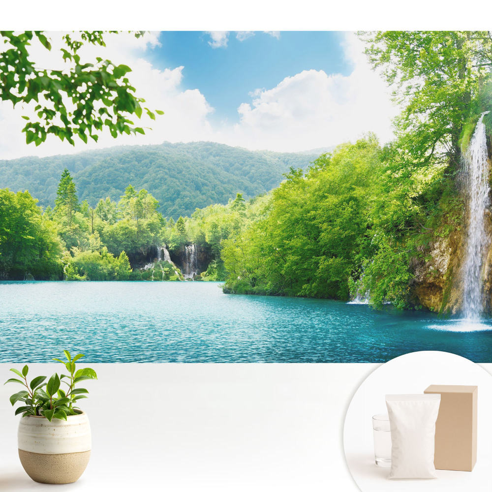 Fototapeta z nadrukiem na flizelinie Wodospad wśród zieleni gór