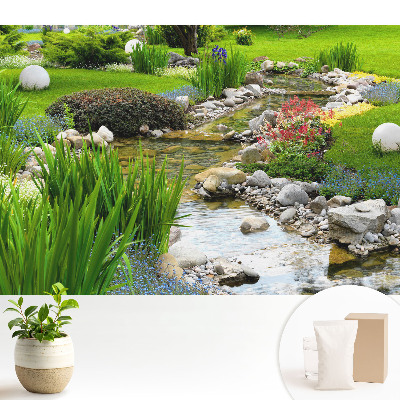 Fototapeta na wymiar do sypialni Zielony ogród z kamiennym strumieniem