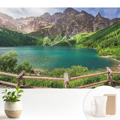 Fototapeta na wymiar do sypialni Górskie jezioro w otoczeniu zieleni