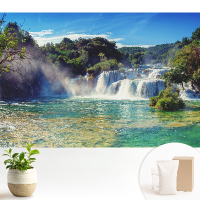 Tapeta fotograficzna flizelinowa Zachwycający wodospad w otoczeniu zieleni