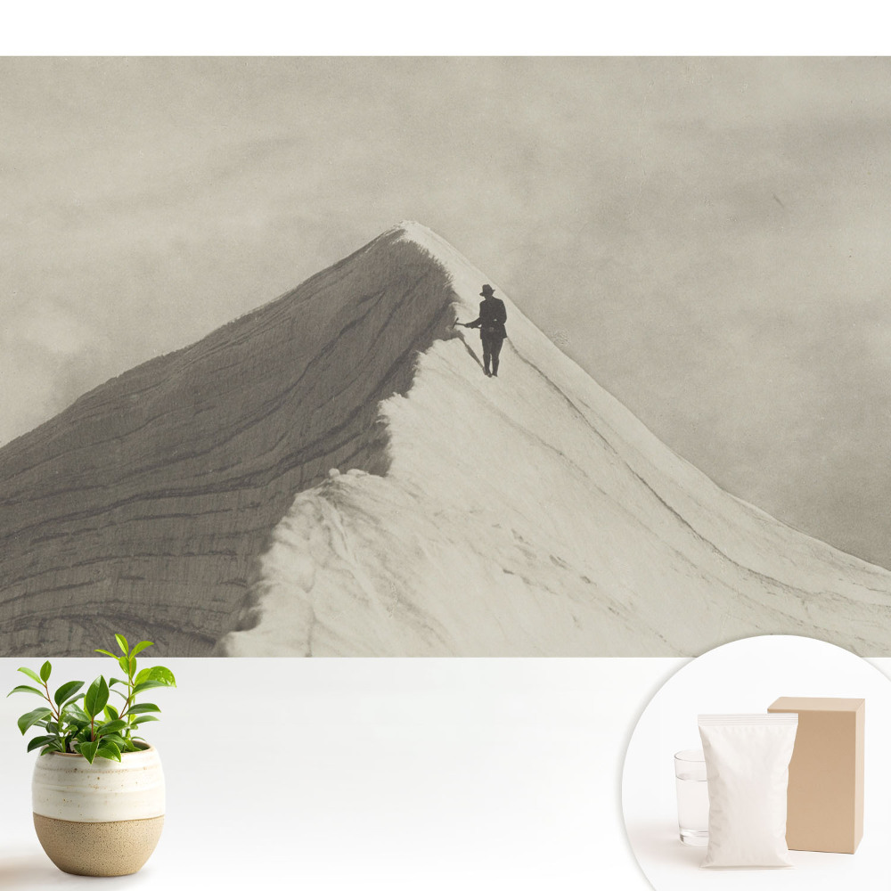 Fototapeta do salonu Górski szczyt i samotny wspinacz