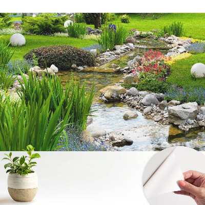 Fototapeta na wymiar do sypialni Zielony ogród z kamiennym strumieniem