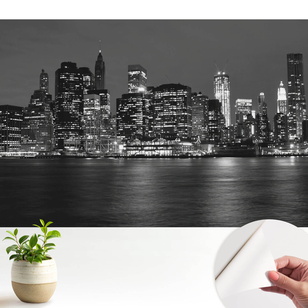 Fototapeta samoprzylepna do salonu Panorama miasta nocą z odbiciem w wodzie