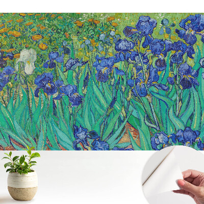 Tapeta fotograficzna samoprzylepna Fioletowe irysy w zielonym ogrodzie