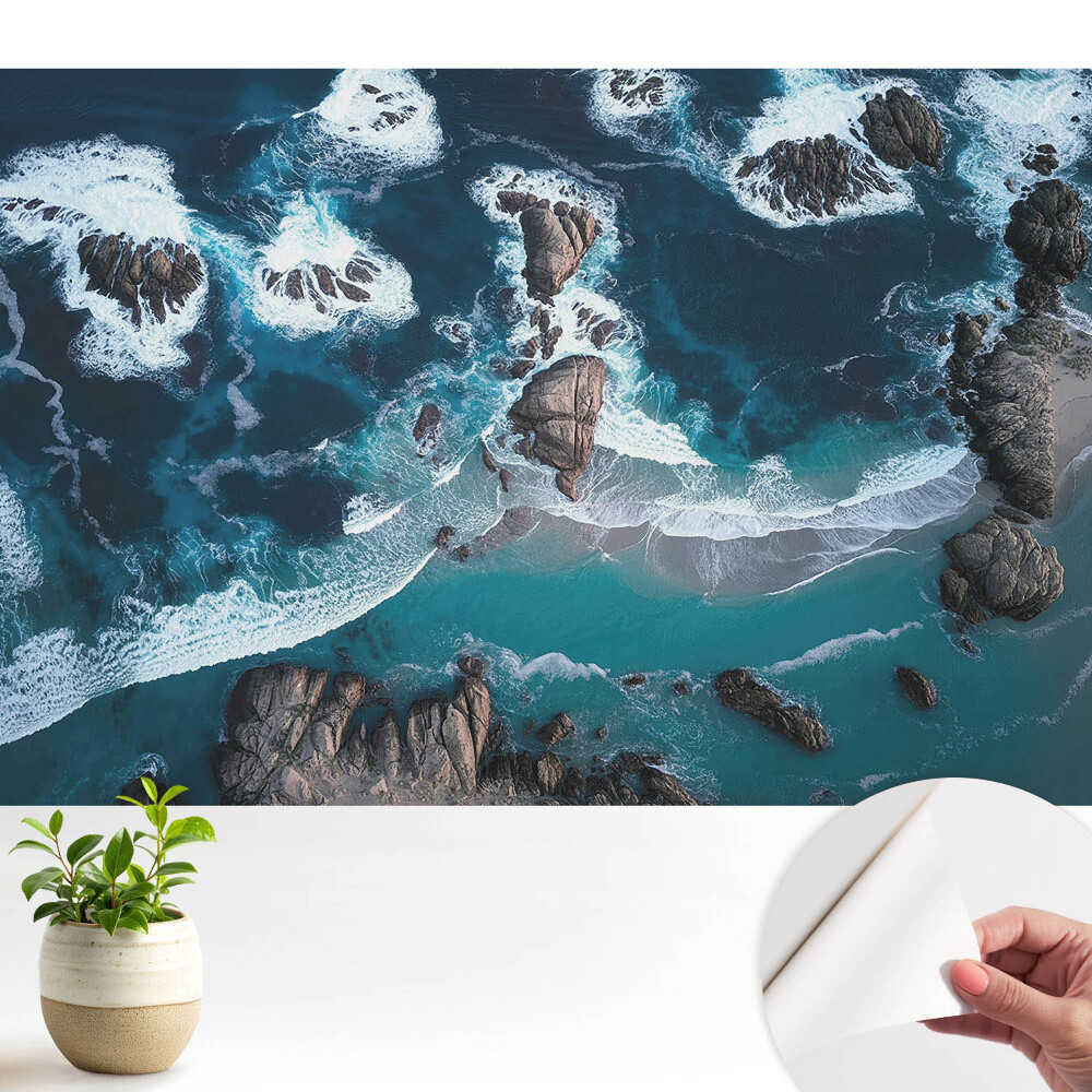 Fototapeta samoprzylepna do salonu Widok oceanu z skałami z góry w żywych kolorach