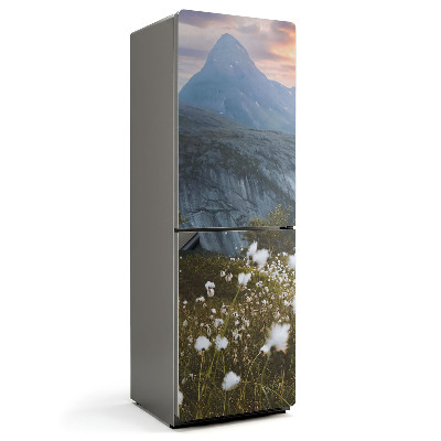 Mata magnetyczna na lodówkę Krajobraz górski z kwiecistą łąką