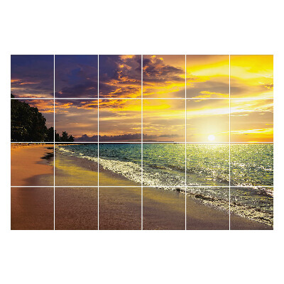 Naklejki na kafelki Malowniczy zachód słońca nad morzem