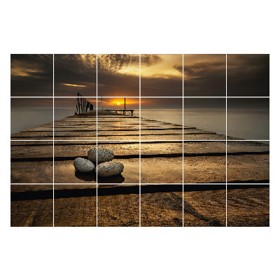 Naklejki na płytki Molo nad wodą o zachodzie