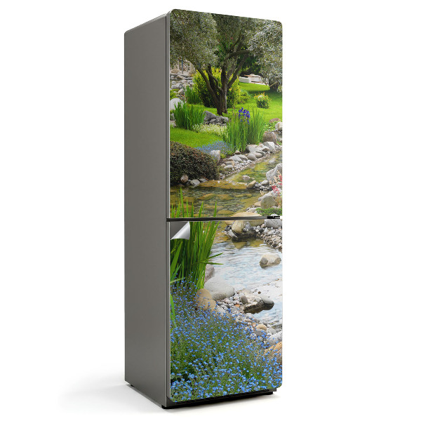 Naklejka na lodówkę Ogród z wodnym strumieniem