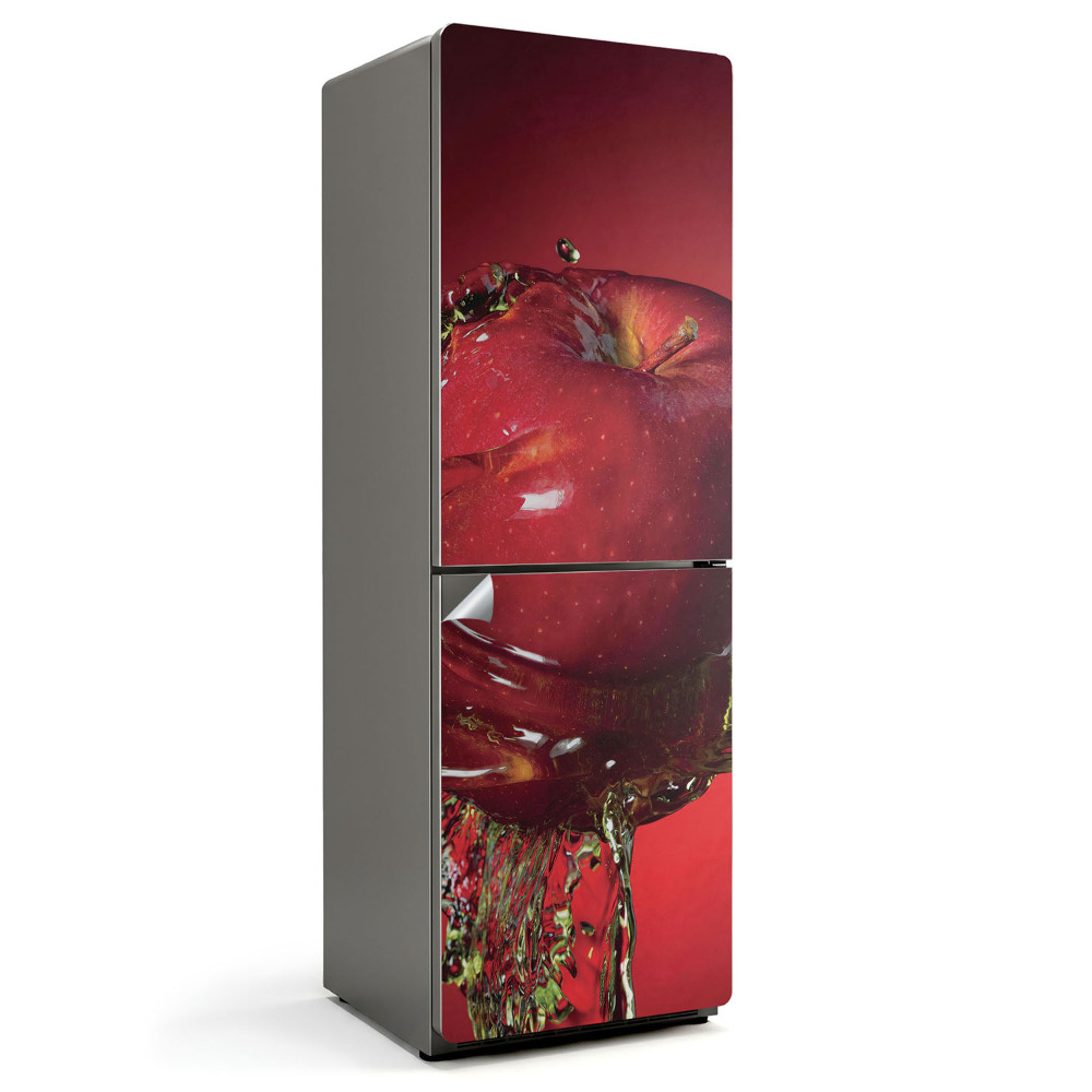 Naklejka tapeta na lodówkę Soczyste jabłko w wodzie