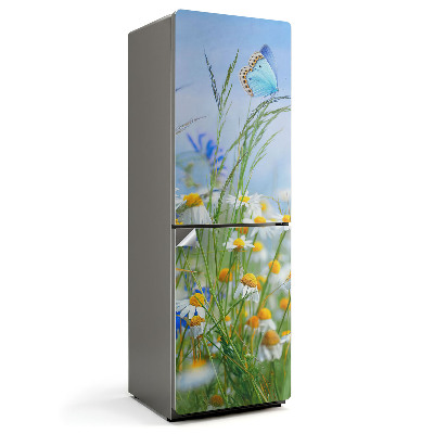 Naklejka tapeta na lodówkę Motyl na tle łąki