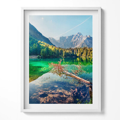 Obraz w ramce Pejzaż górskiego jeziora wśród drzew