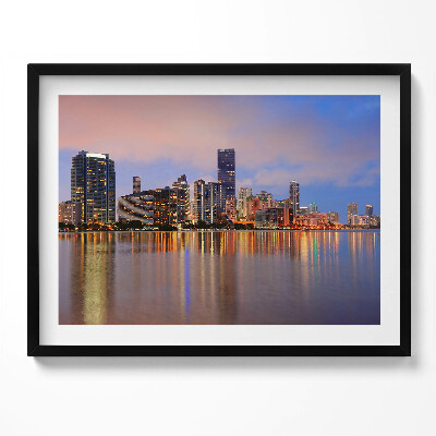 Obraz z ramką Panorama miasta nad wodą