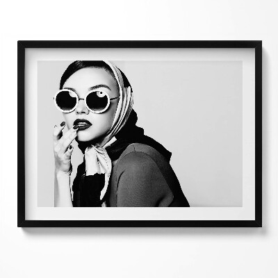 Obraz z ramką Czarno-biały portret kobiety w stylu glamour