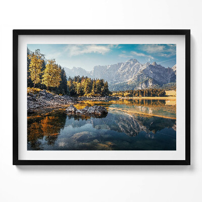 Obraz z ramką Piękny górski pejzaż z jeziorem