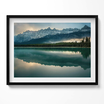 Obraz z ramką Pejzaż jeziora lasu i gór