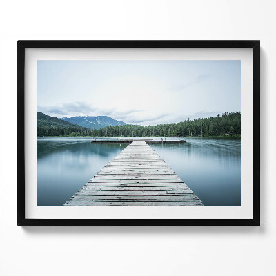 Obraz z ramką Drewniany pomost na jeziorze w górach