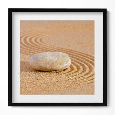 Obraz w drewnianej ramce Samotny kamień na piasku - zen