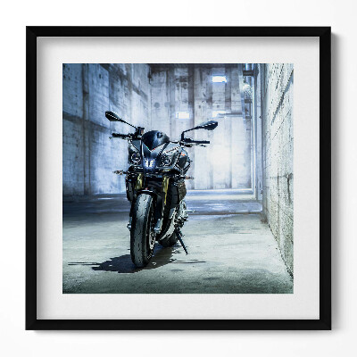 Obraz w drewnianej ramce Motocykl w betonowej alejce miasta