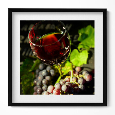 Obraz w drewnianej ramce Kieliszek czerwonego wina i winogrona