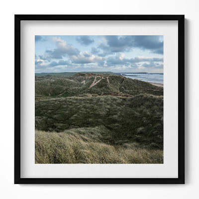 Obraz w drewnianej ramce Górski pejzaż łąk i traw