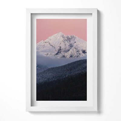 Obraz w ramie Las i ośnieżony szczyt