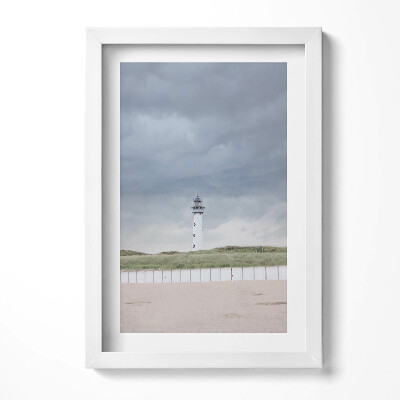 Obraz w ramie Samotna latarnia morska na plaży