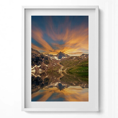 Obraz pionowy Górskie jezioro i zachód słońca