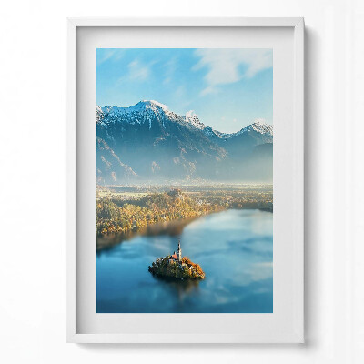 Obraz pionowy Budynek na jeziorze w górach