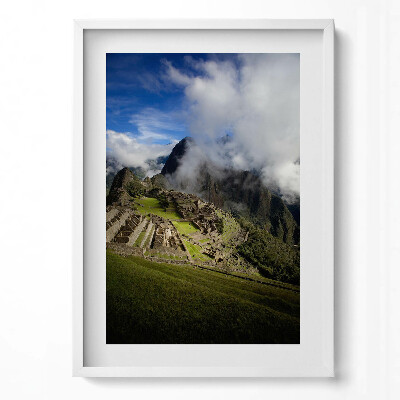 Obraz pionowy Zielone wzgórza w chmurach