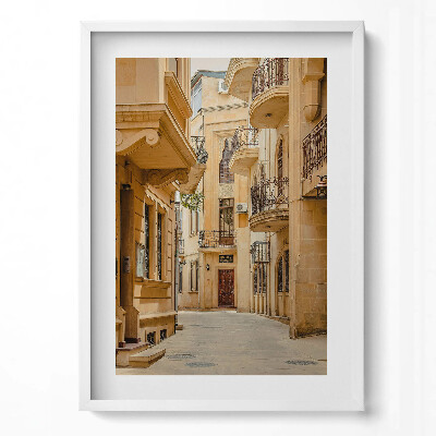 Obraz pionowy Wąska uliczna wśród budynków