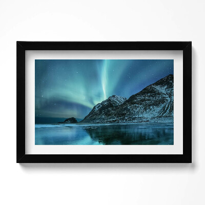 Obraz w ramie Zorza polarna nad górami i wodą