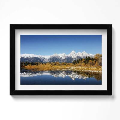 Obraz w ramie Góry jezioro i jesienne drzewa