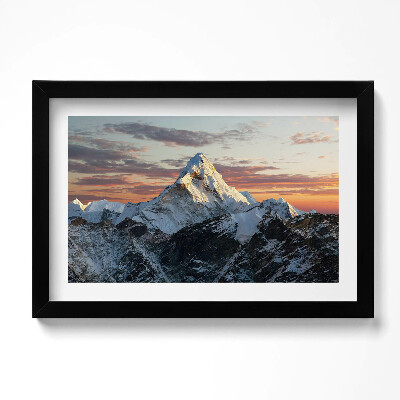 Obraz w ramie Ośnieżony górski szczyt
