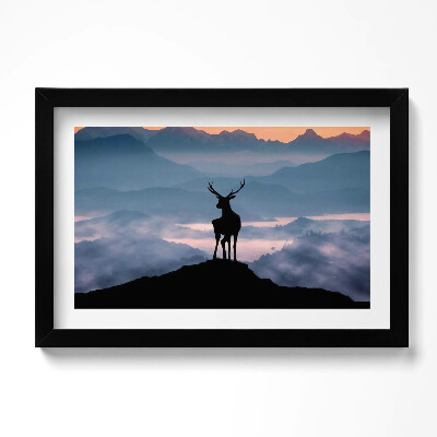 Obraz w ramie Jeleń na szczycie gór