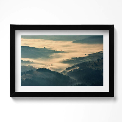 Obraz w ramie Górski pejzaż lasów we mgle