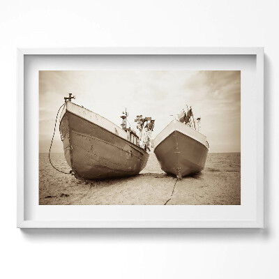 Obraz w ramie Dwie łodzie na plaży - sepia