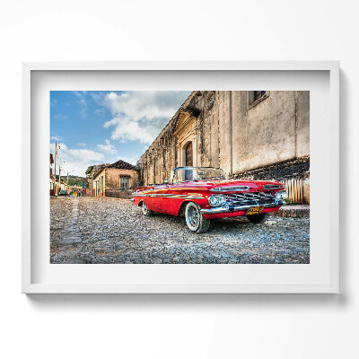 Obraz w ramie Czerwony stary samochód w dzielnicy kolumbijskiej