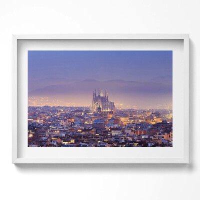 Obraz w ramie Widok na Barcelonę i Sagrada w nocy