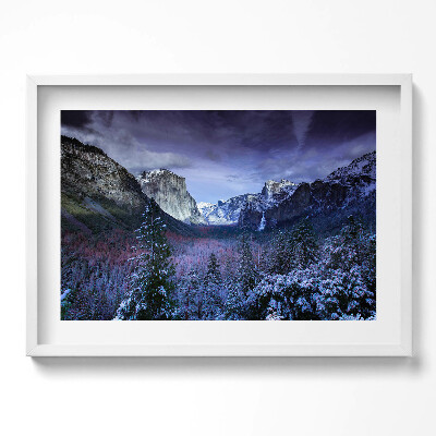 Obraz w ramie Zimowy pejzaż gór i lasu