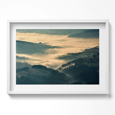 Obraz w ramie Górski pejzaż lasów we mgle