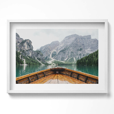 Obraz w ramie Widok z łodki na górskim jeziorze