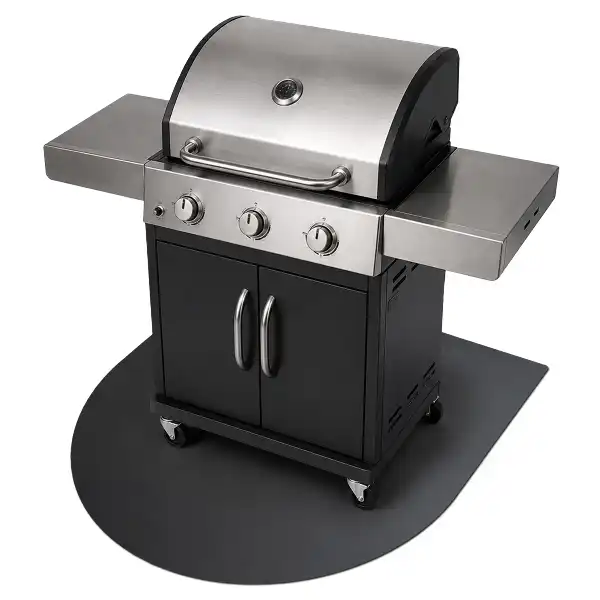 Sztywna mata pod grill z blachy w kształcie półowalu 80x70 cm
