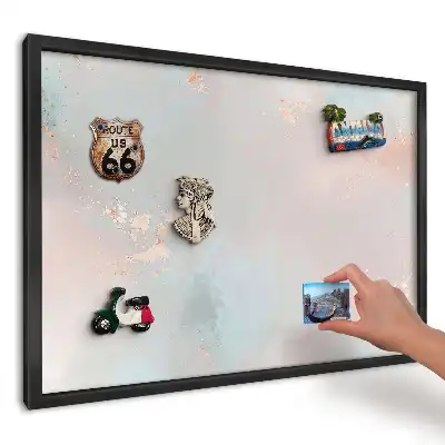 Tablica na magnesy w czarnej ramie z wzorem pastelowych rozmytych plam