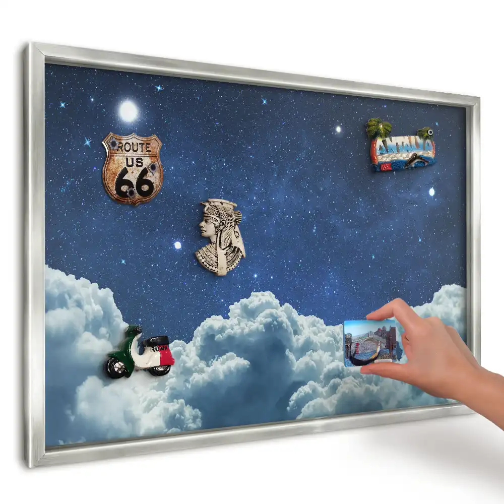 Tablica magnetyczna w srebrnej ramce z motywem gwieździstego nocnego nieba
