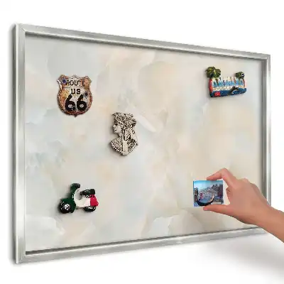 Tablica magnetyczna na magnesy z podróży w kolorze naturalnego beżu i kremu