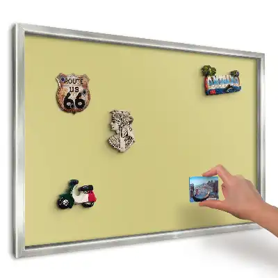 Minimalistyczna tablica na magnesy do kuchni w kolorze intensywnej żółci