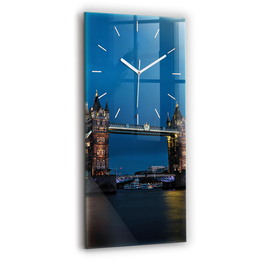 Zegar pionowy Tower Bridge Londyn nocą